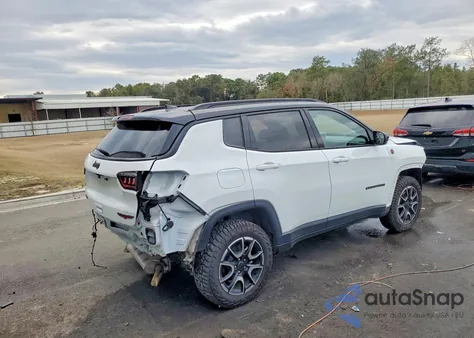 2025 Jeep Compass Trailhawk z USA, uszkodzony, nr VIN 3C4NJDDN6ST557209